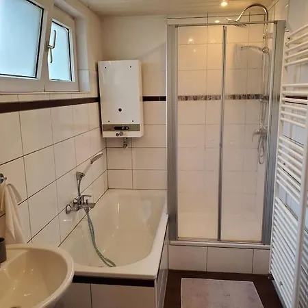 Apartment Snuggly Spacious Near Everything