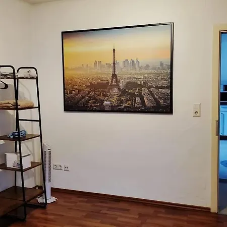 Snuggly Spacious Near Everything Apartament