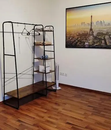 Apartment Snuggly Spacious Near Everything