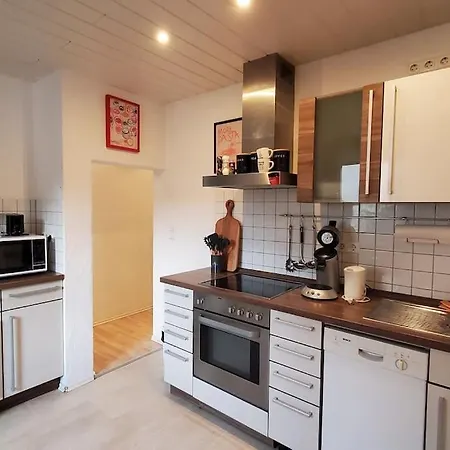 Snuggly Spacious Near Everything Apartament *